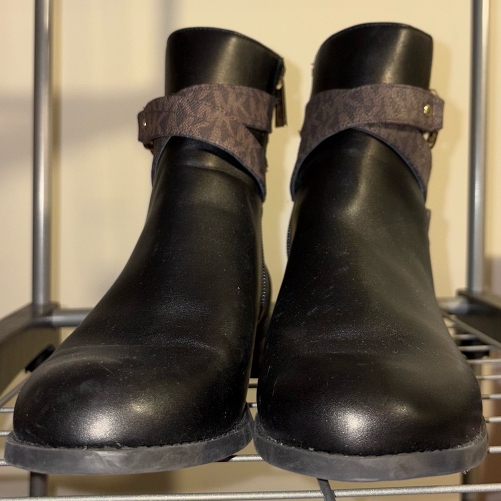Michael Kors Women’s Black Ankle Boots with Brown Straps & Gold MK Hardware 8.5 - Picture 5 of 13